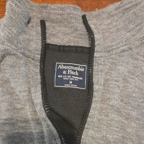 Abercrombie & Fitch Men's Gray Zip-Up Sweater - Picture 2 of 4